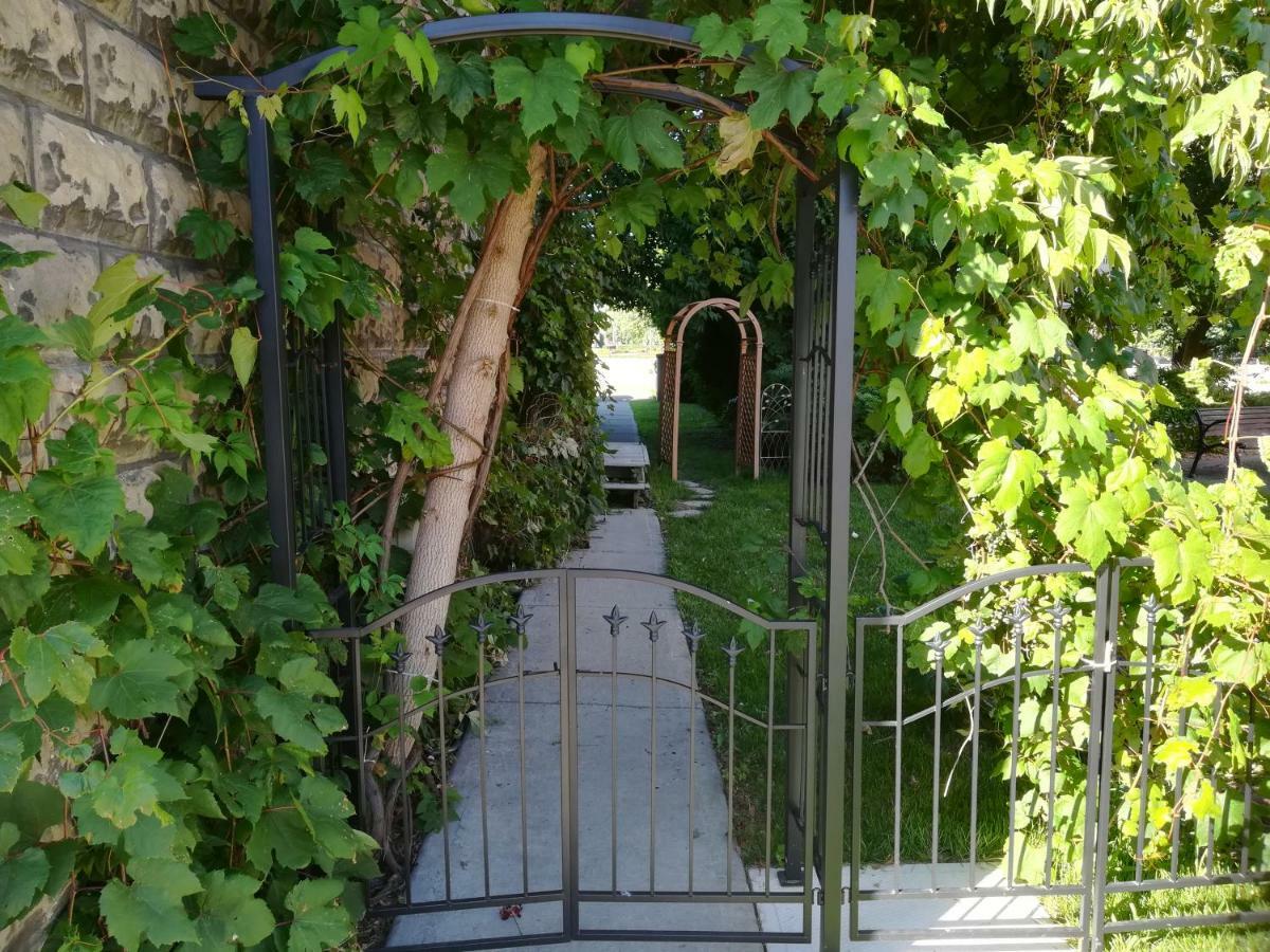 Vieux-Old Farnham Appart-Condotel エクステリア 写真